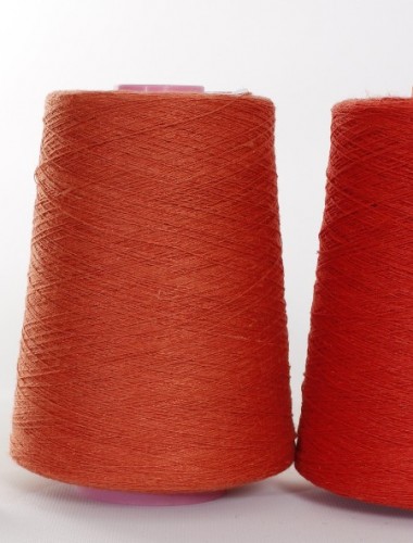 Linen yarn flax | Hørgarn i fire tykkelser | Rødlig orange farve