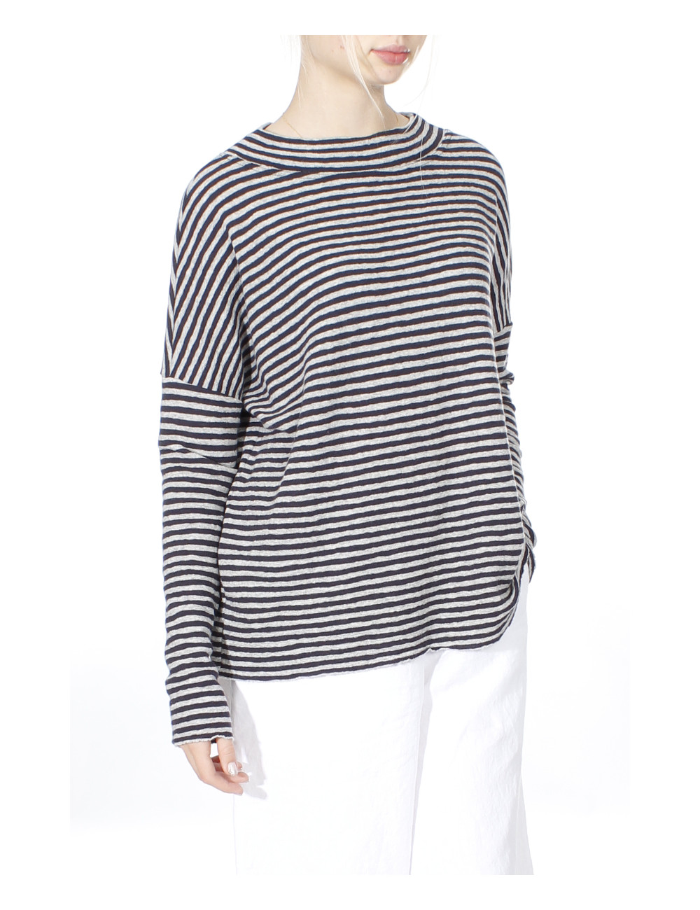 Rummelig merino uld bluse med rund hals 4025 i striber