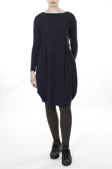 Empire kjole i merino uld fra By Basics i midnat blå melange