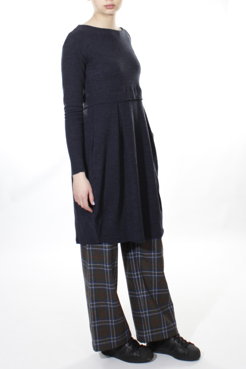 Empire kjole i merino uld 7035 i basis farver