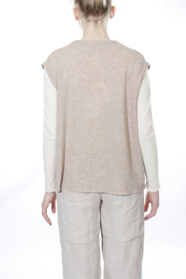 Vest i tynd merino uld fra ByBasic i sand farve