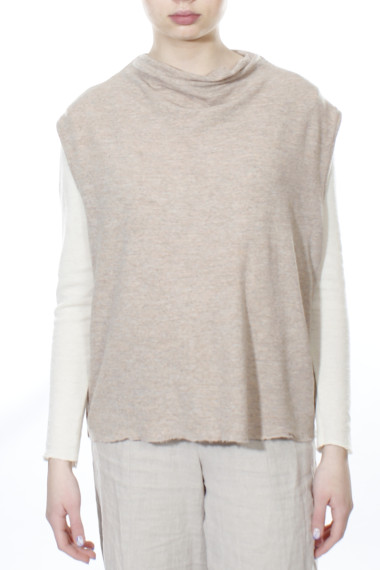 Vest i tynd merino uld fra ByBasic i sand farve