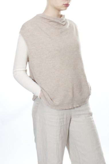 Vest i tynd merino uld fra ByBasic i sand farve