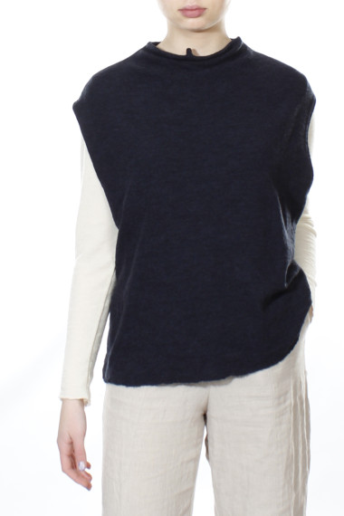 Vest i tynd merino uld fra ByBasic i sort
