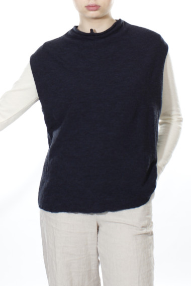 Vest i tynd merino uld fra ByBasic i sort