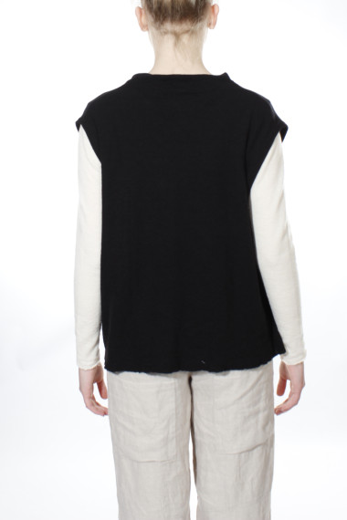 Vest i tynd merino uld fra ByBasic i sort