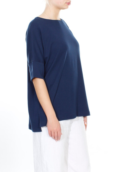 Rummelig T-shirt bluse i navy fra By Basics