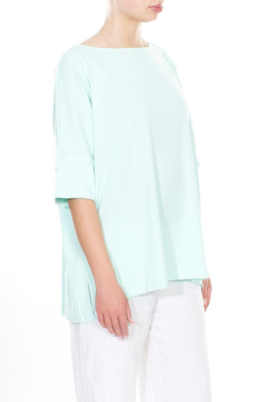 Rummelig T-shirt bluse i pastel grøn fra By Basics