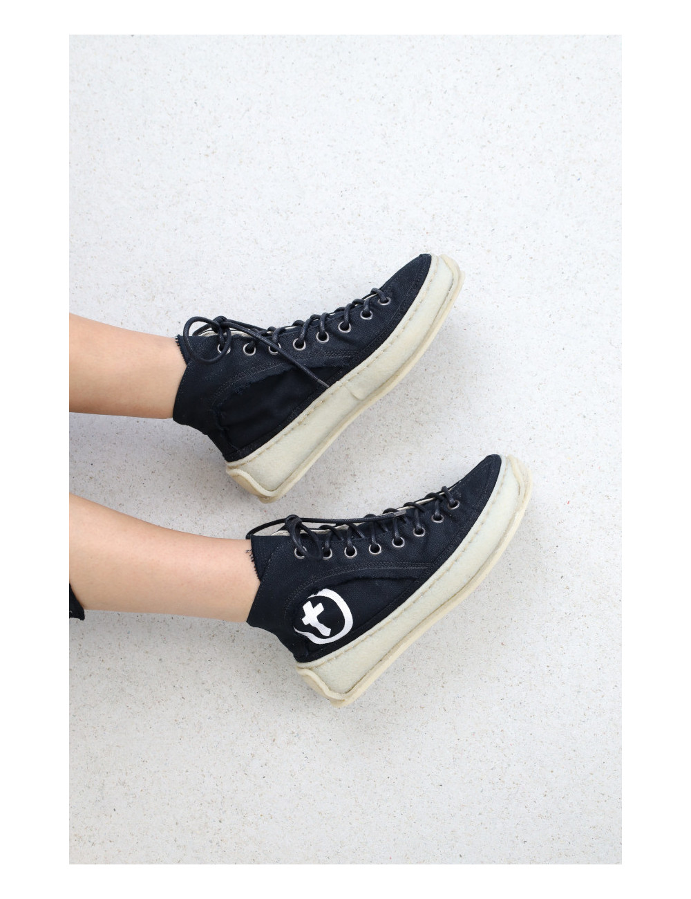 Unisex high-top sneaker i biologisk nedbrydeligt materiale - sort