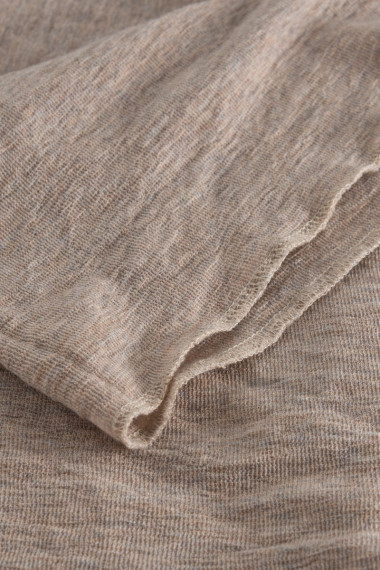 Merinould poncho fra By Basics i sand farve