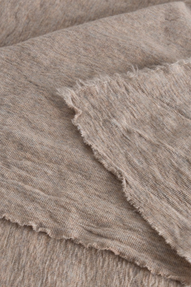 Merinould poncho fra By Basics i sand farve