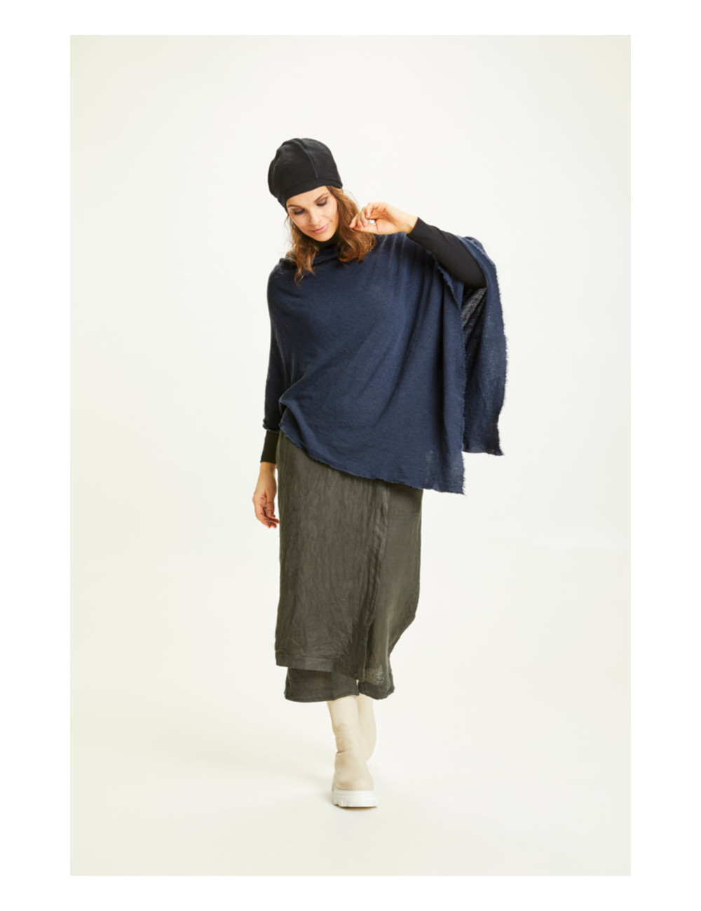 Poncho i merinould 1001 i basis farver