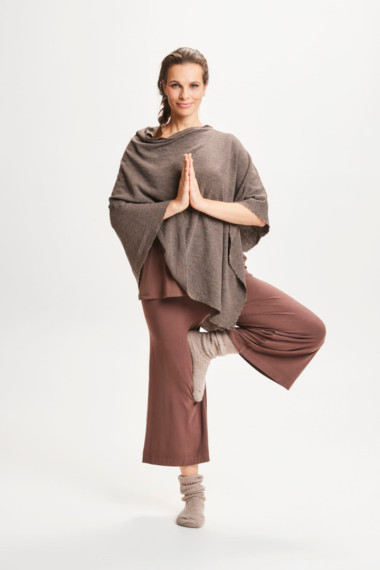 Merinould poncho fra By Basics i brun melange
