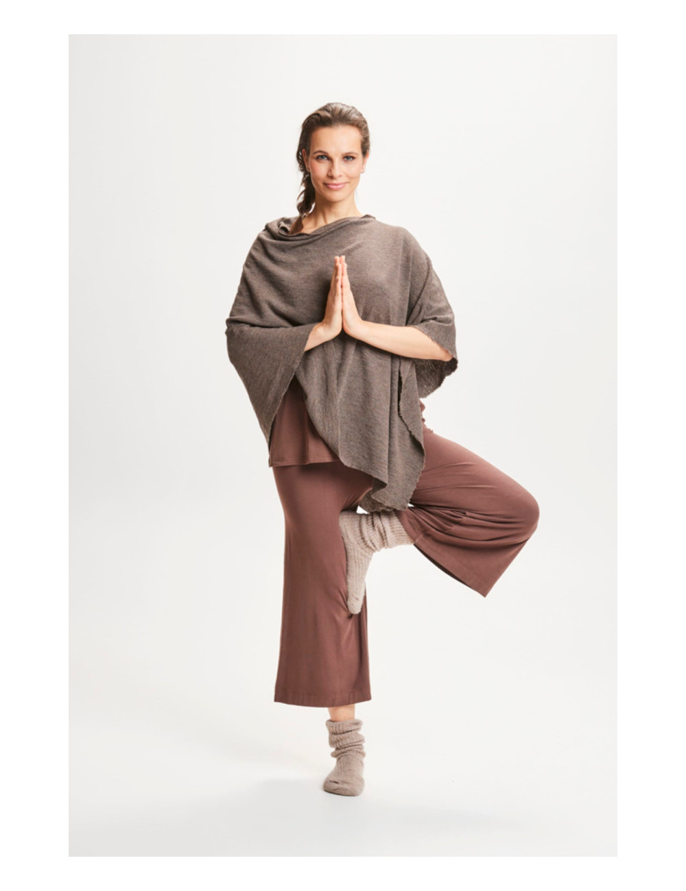 Poncho i merinould 1001 i basis farver