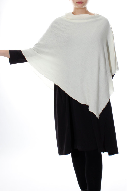 Poncho i merinould 1001 i basis farver