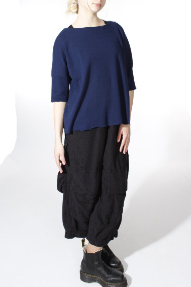 Baggy busseronne i merinould fra By Basics i navy