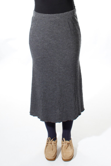 Nederdel med en lille trumpet-facon i bobble-uld fra By Basics i antracit melange