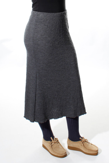 Nederdel med en lille trumpet-facon i bobble-uld