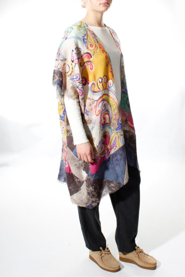 Poncho i 100% kogt uld i et farverigt paisley print