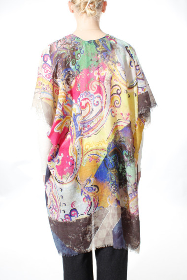 Poncho i 100% kogt uld i et farverigt paisley print