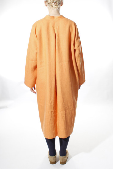 Langærmet laksefarvet skjorte kjole i hør