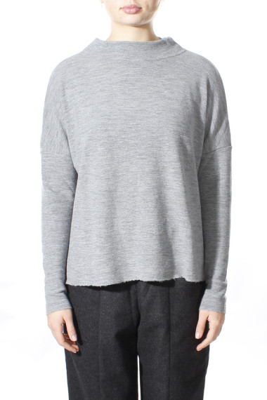 Rummelig merino uld bluse med rund hals i stålgrå fra By Basics