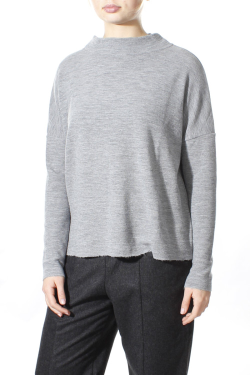 Rummelig merino uld bluse med rund hals 4025 i basis farver