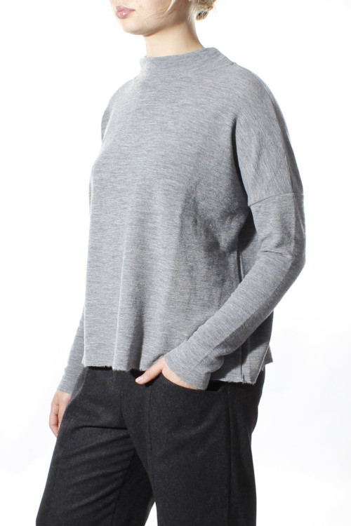 Rummelig merino uld bluse med rund hals 4025 i basis farver