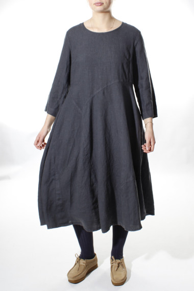Cirkelskåret kjole i 100% hør fra Grizas i antracit grå