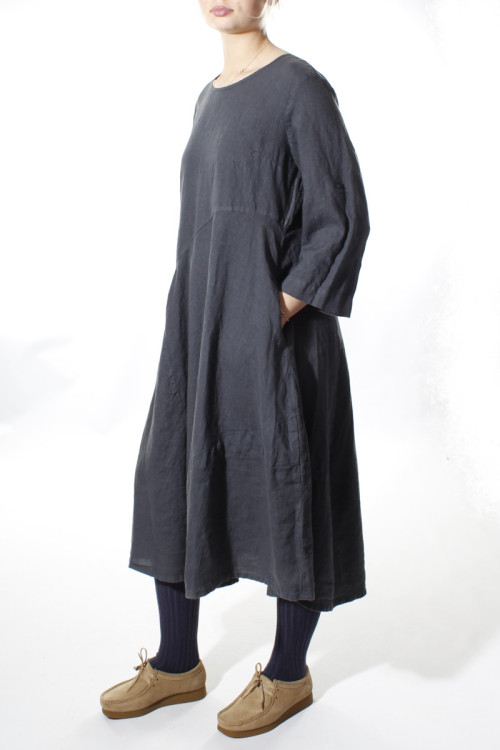 Cirkelskåret kjole i hør