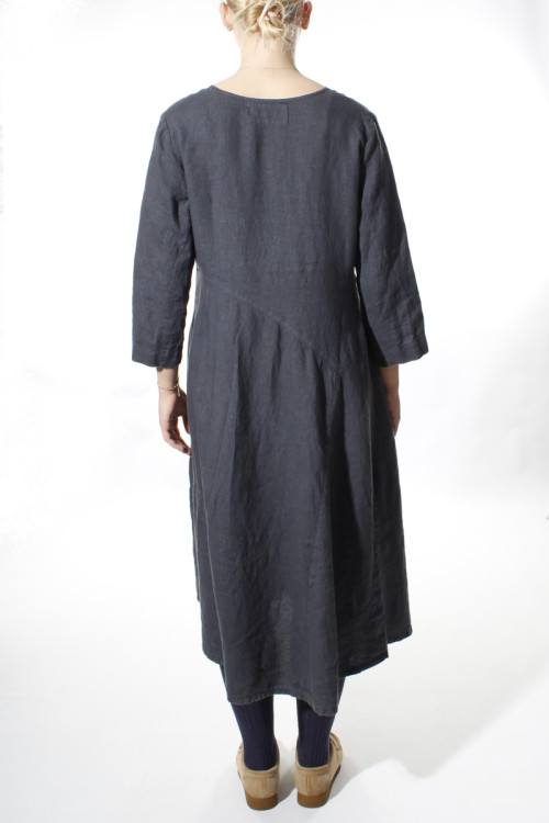 Cirkelskåret kjole i hør