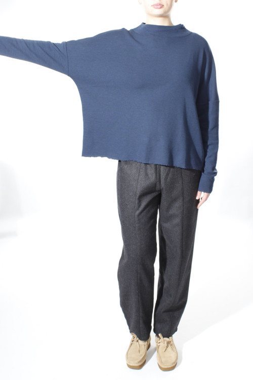 Rummelig merino uld bluse med rund hals 4025 i basis farver