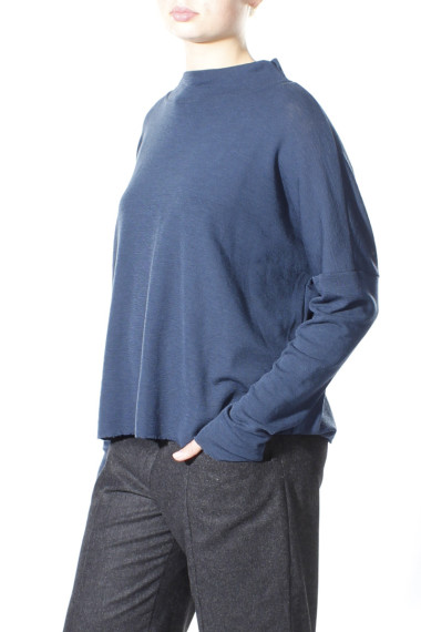 Rummelig merino uld bluse med rund hals i mørke blå fra By Basics