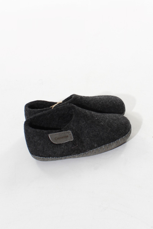 Højskaftede uldtøfler