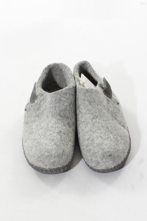 Højskaftede uldtøfler