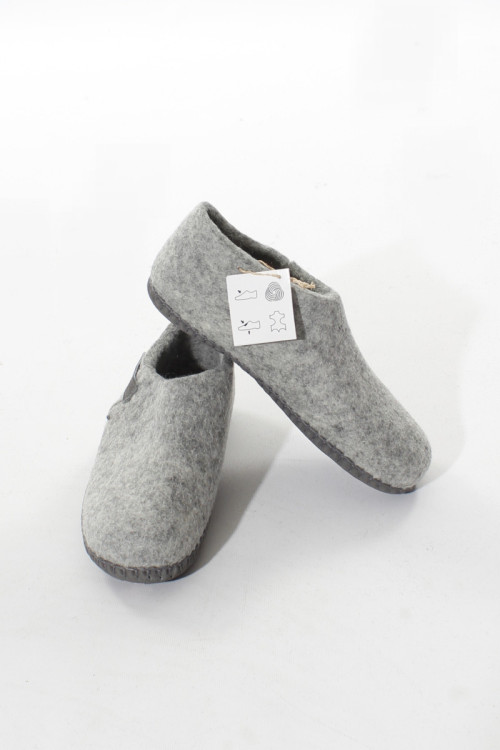 Højskaftede uldtøfler