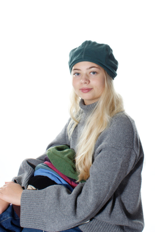 Merino uld hue med baret inspireret facon 1035 i farver