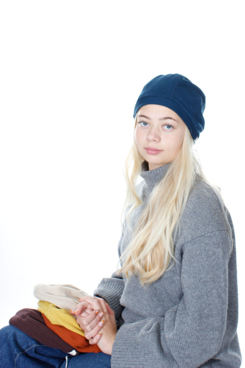 Merino uld hue med baret inspireret facon 1035 i farver