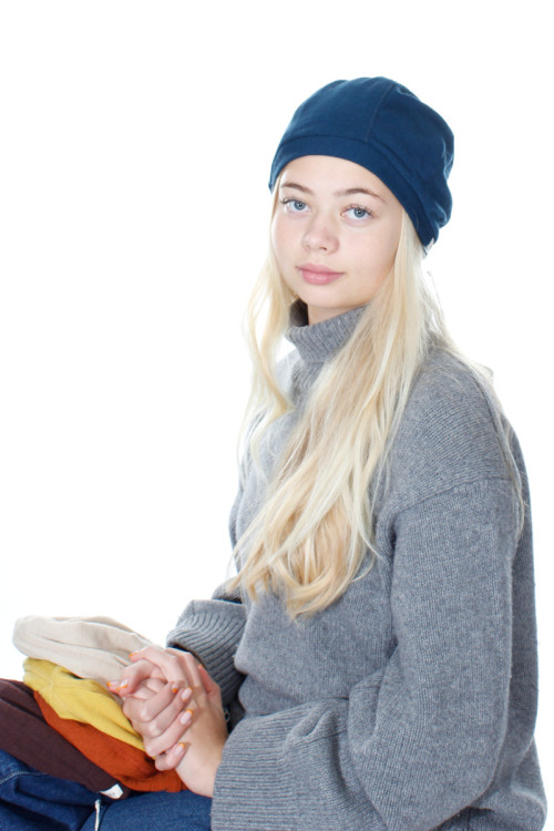 Merino uld hue med baret inspireret facon 1035 i farver