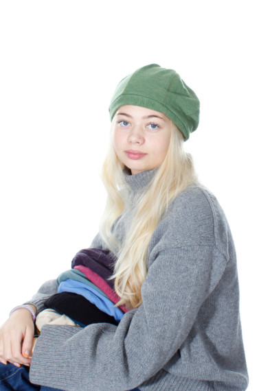 Merino uld hue fra By Basics i græs grøn