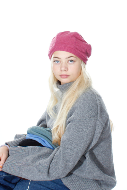 Merino uld hue med baret inspireret facon 1035 i farver