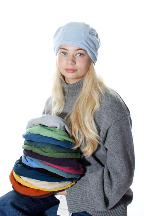 Merino uld hue med baret inspireret facon 1035 i farver