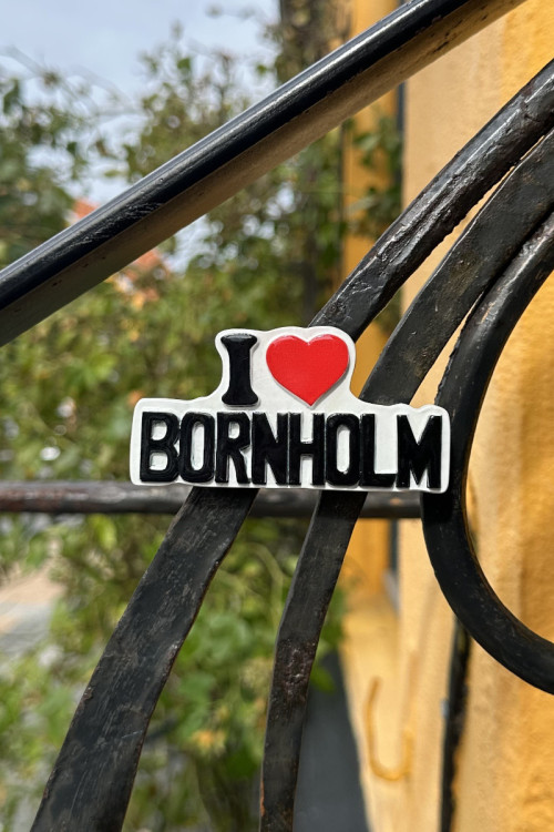 Bornholmsk magnet - "I love Bornholm" i hvid