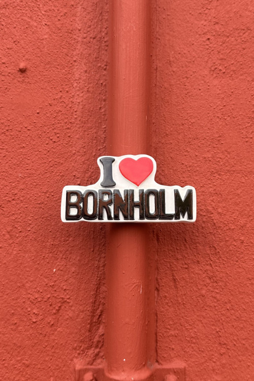 Bornholmsk magnet - "I love Bornholm" i hvid
