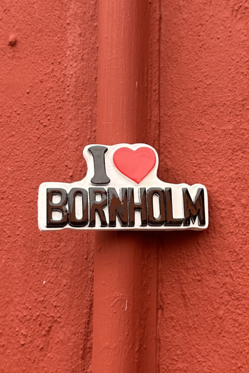 Bornholmsk magnet - "I love Bornholm" i hvid